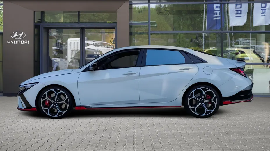 HYUNDAI Elantra -