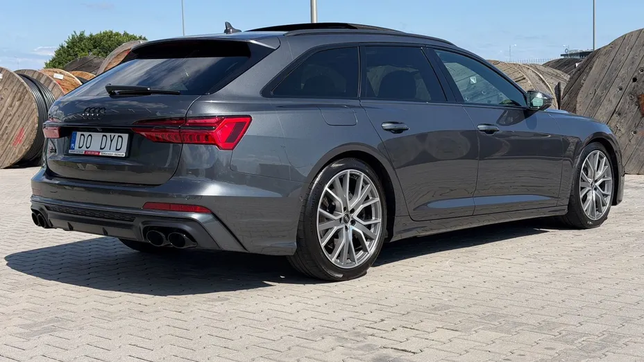 AUDI S6 -