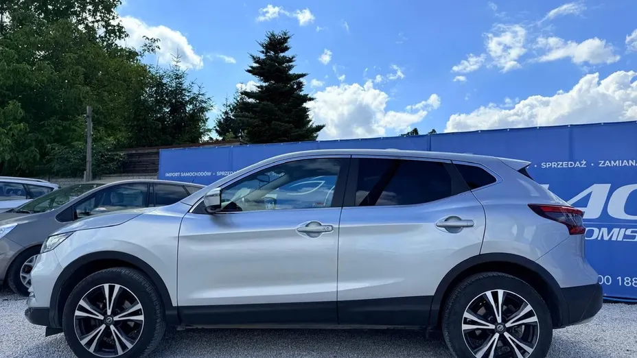 NISSAN Qashqai -