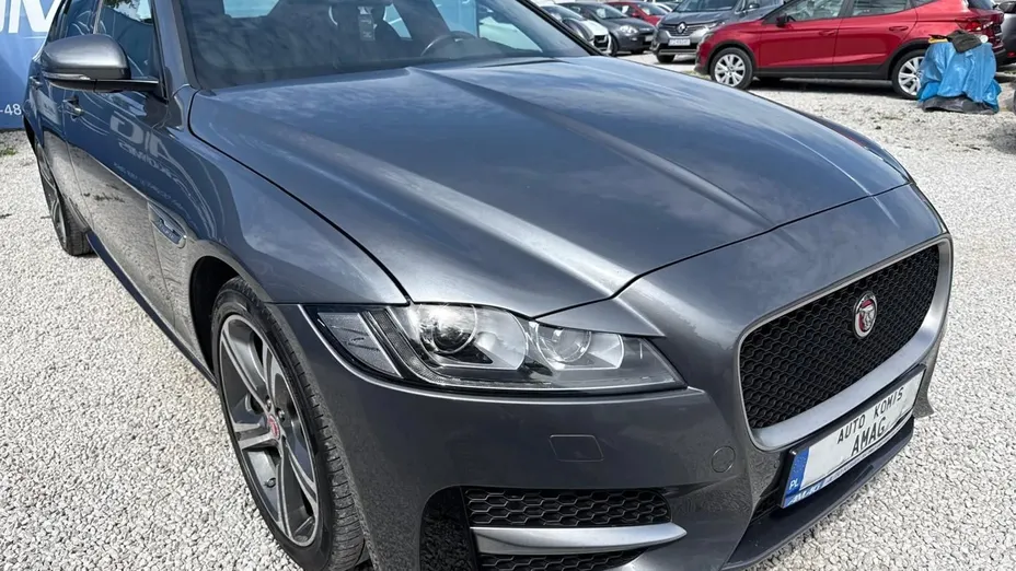 JAGUAR XF -