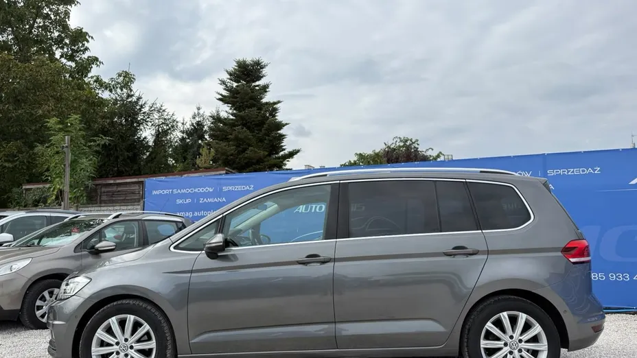 VOLKSWAGEN Touran -
