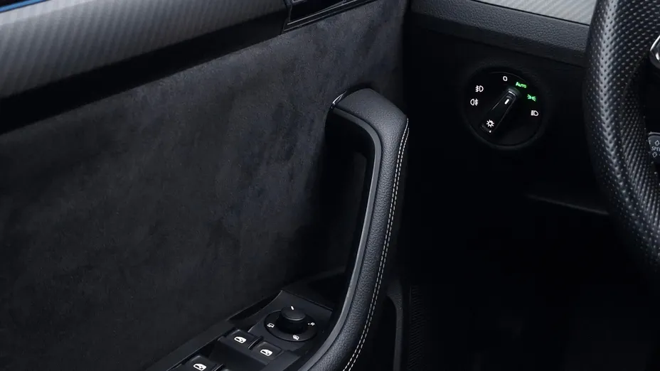 SKODA Superb Superb 2.0 TDI SCR Sportline DSG