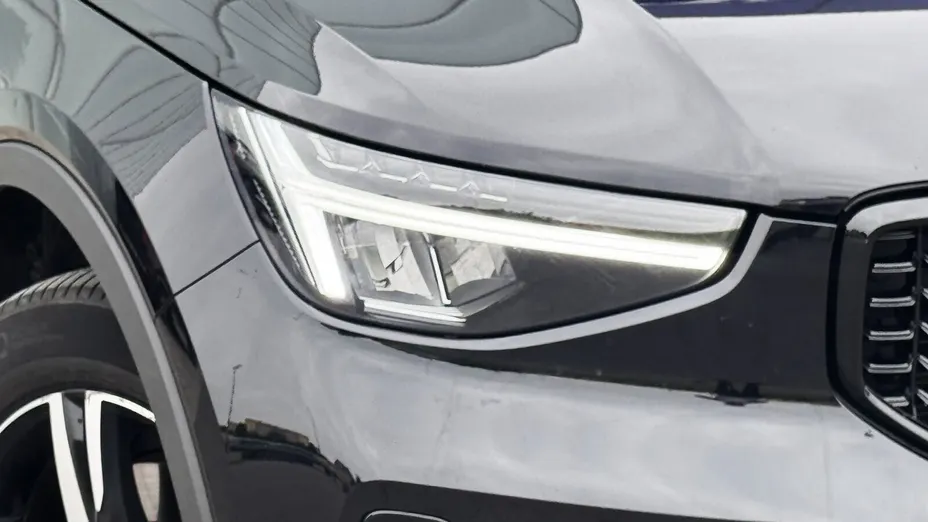VOLVO XC40 XC40 B3 Plus Dark aut