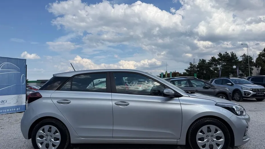 HYUNDAI i20 -