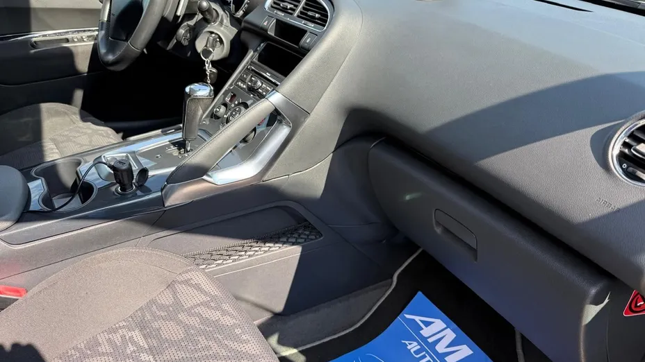 PEUGEOT 3008 -