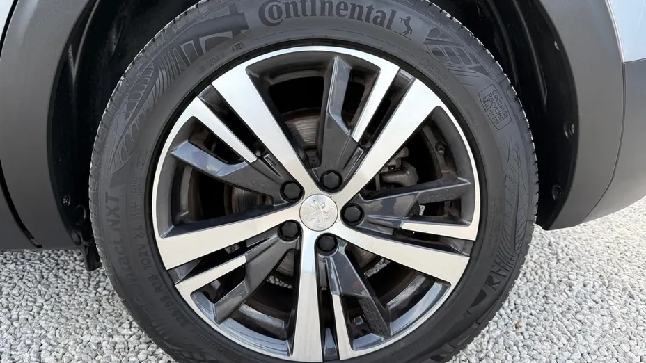 PEUGEOT 5008 -