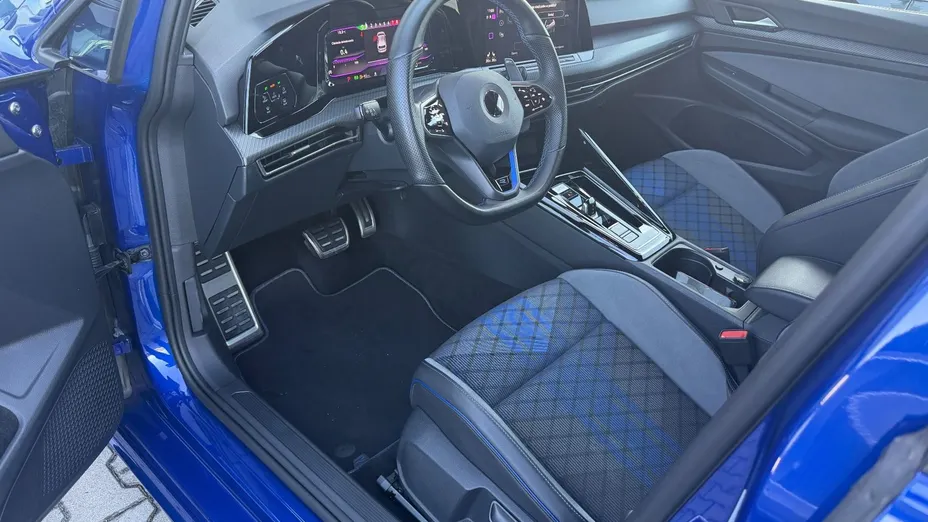 VOLKSWAGEN Golf -