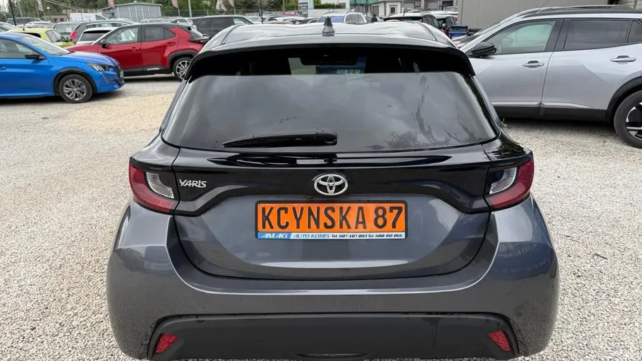 TOYOTA Yaris -