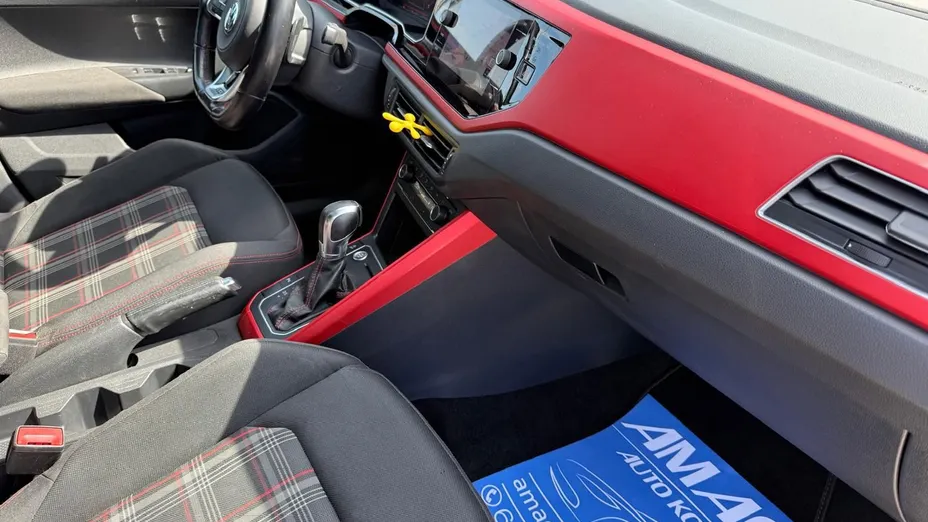 VOLKSWAGEN Polo -