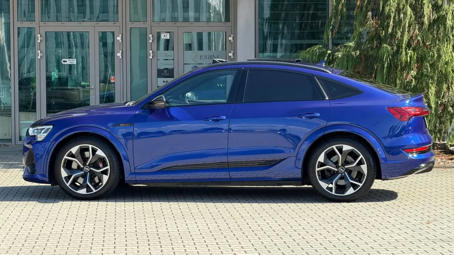 AUDI e-tron Sportback -