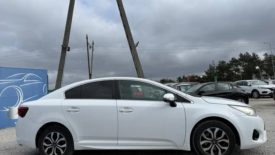 TOYOTA Avensis -