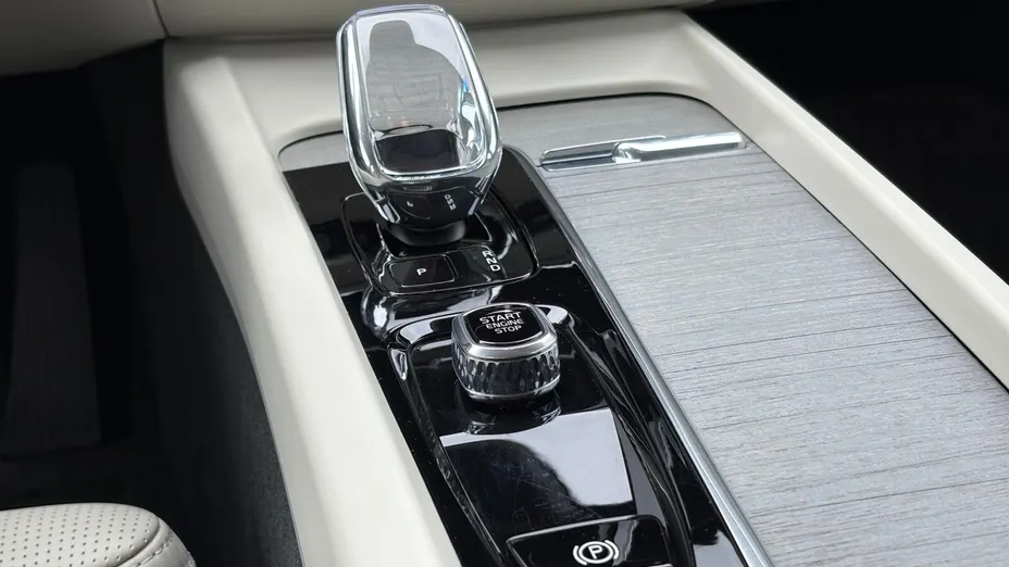 VOLVO XC60 XC60 B4 D AWD Plus Dark aut