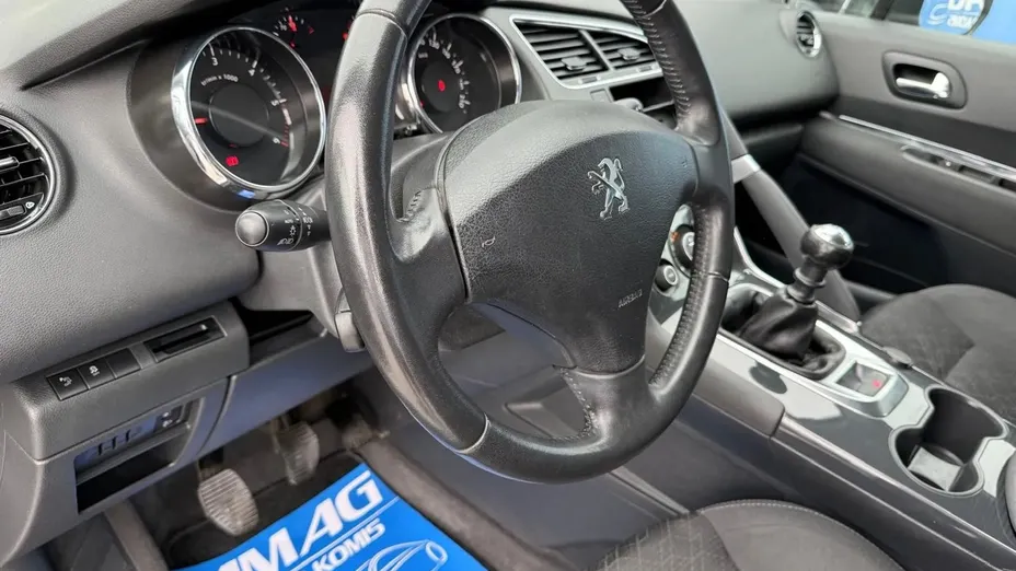 PEUGEOT 3008 -