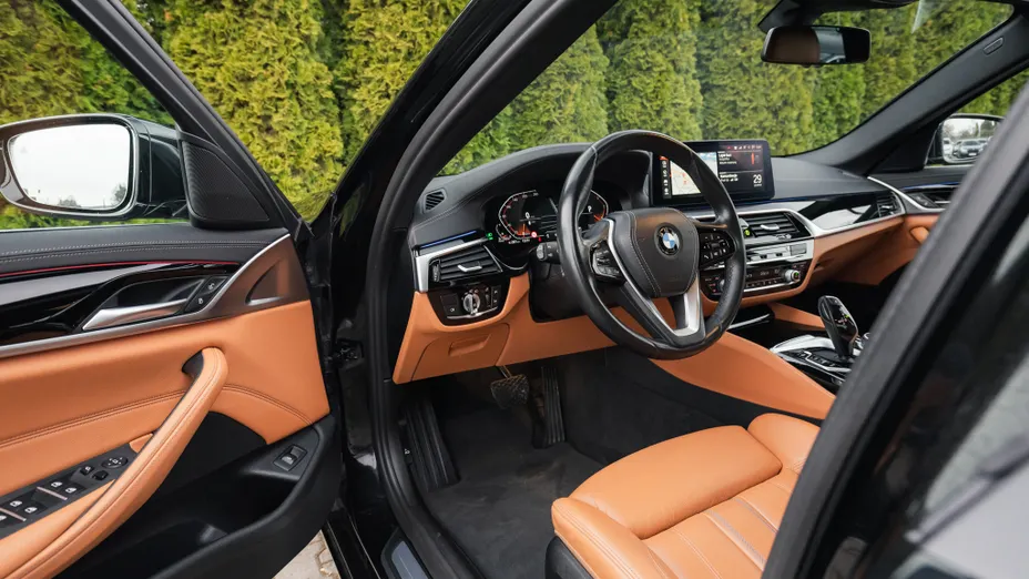 BMW Seria 5 520d xDrive Luxury Line aut