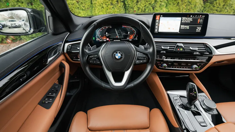 BMW Seria 5 520d xDrive Luxury Line aut