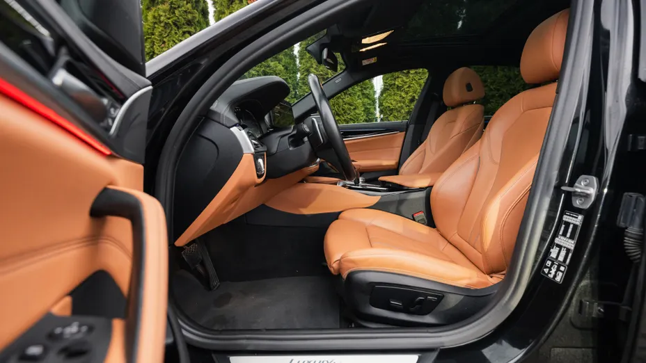 BMW Seria 5 520d xDrive Luxury Line aut