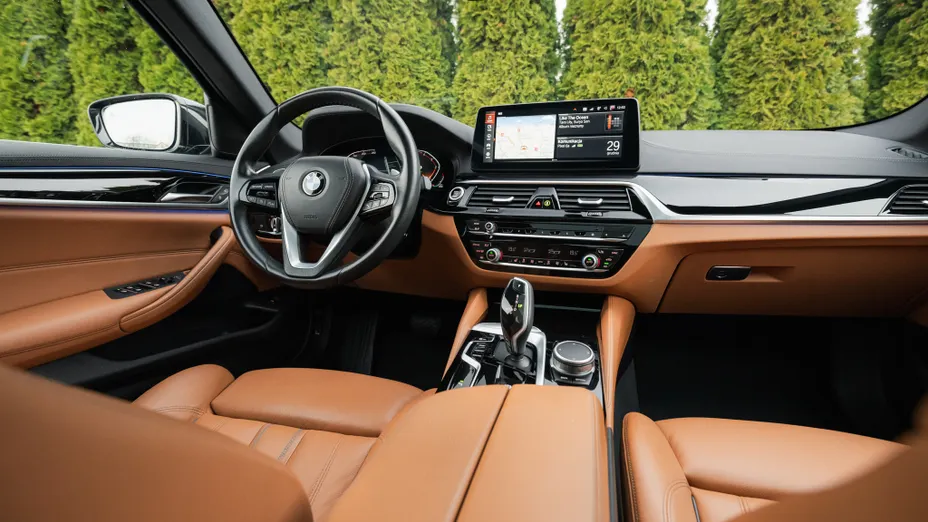 BMW Seria 5 520d xDrive Luxury Line aut