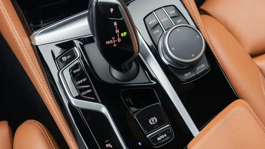 BMW Seria 5 520d xDrive Luxury Line aut