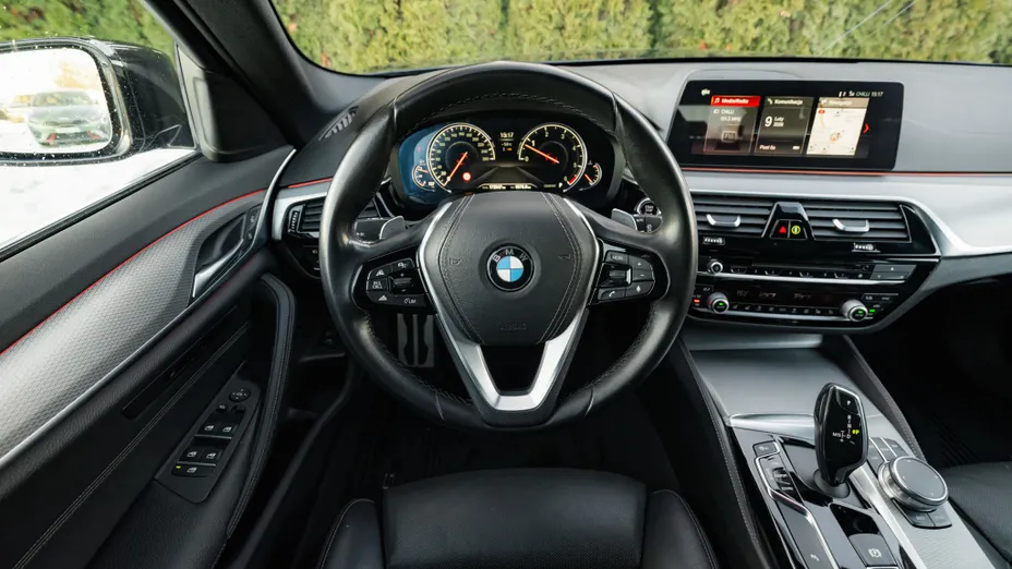 BMW Seria 5 530d xDrive M Sport sport-aut