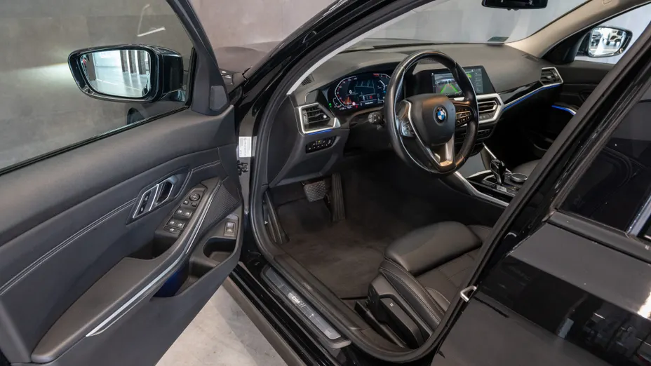 BMW Seria 3 320i Sport Line aut