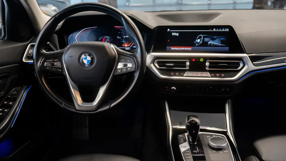 BMW Seria 3 320i Sport Line aut