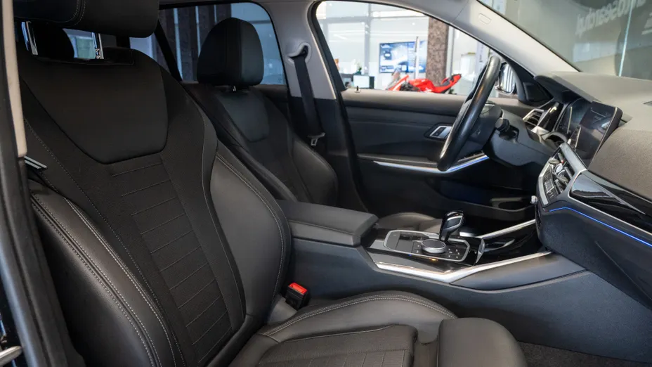 BMW Seria 3 320i Sport Line aut