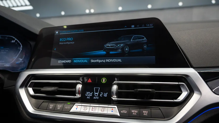 BMW Seria 3 320i Sport Line aut