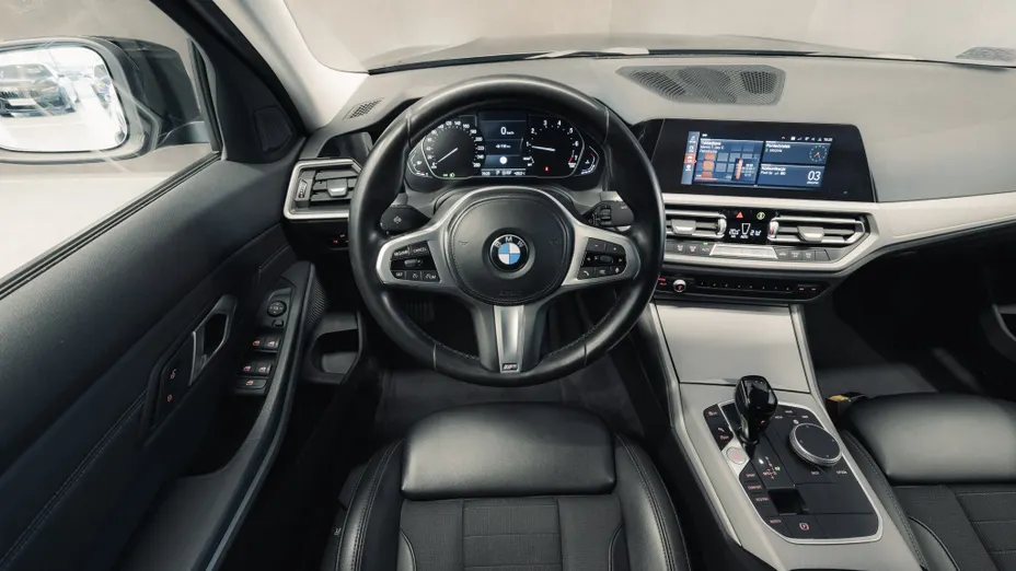 BMW Seria 3 330i Advantage aut