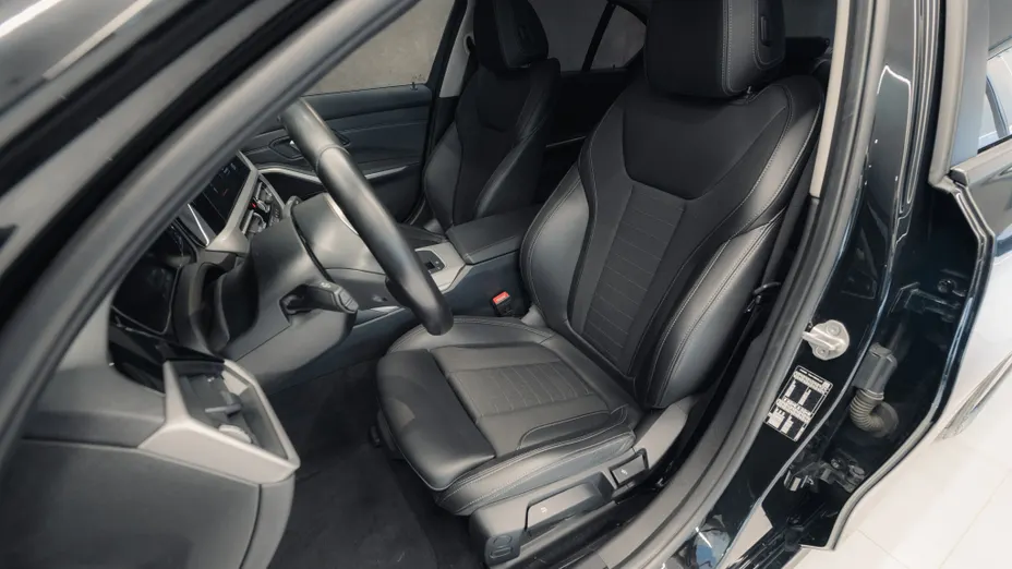 BMW Seria 3 330i Advantage aut