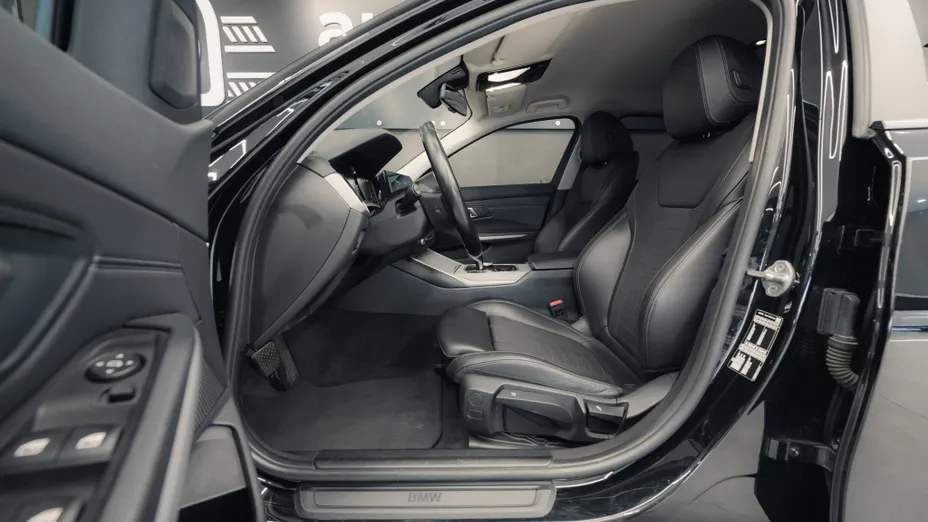 BMW Seria 3 330i Advantage aut