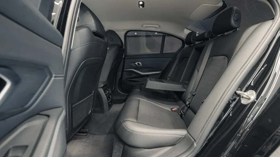 BMW Seria 3 330i Advantage aut