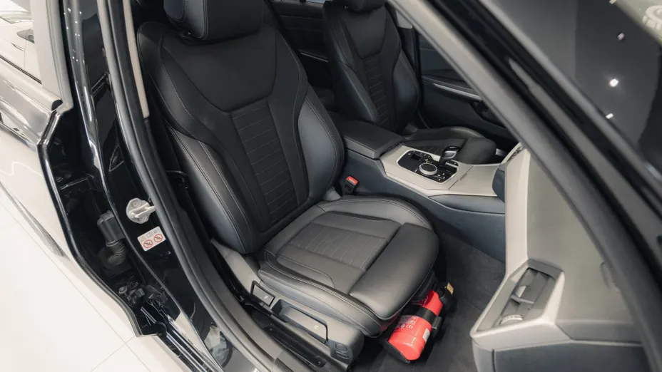 BMW Seria 3 330i Advantage aut
