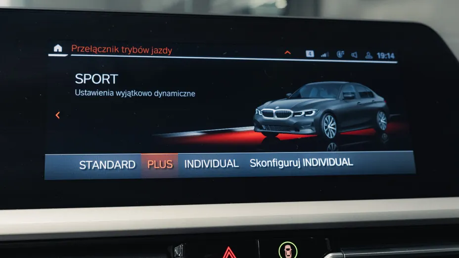 BMW Seria 3 330i Advantage aut
