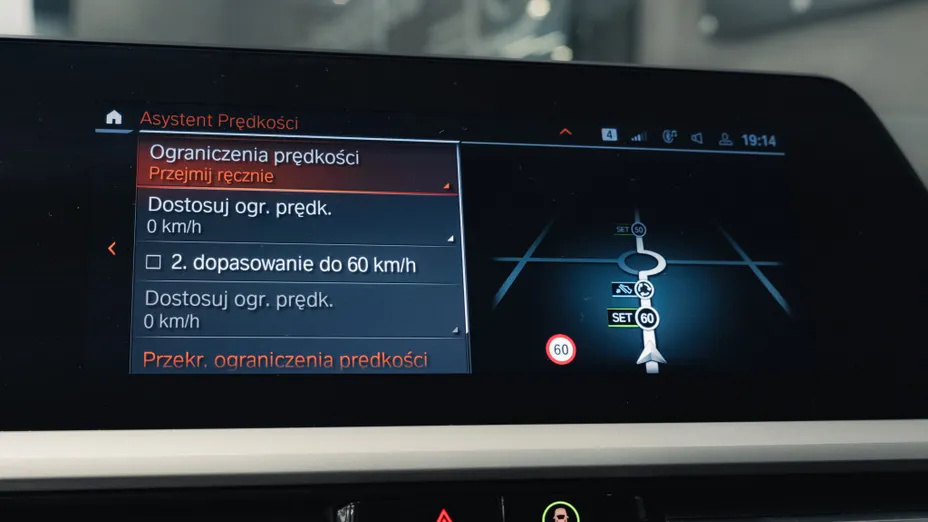 BMW Seria 3 330i Advantage aut
