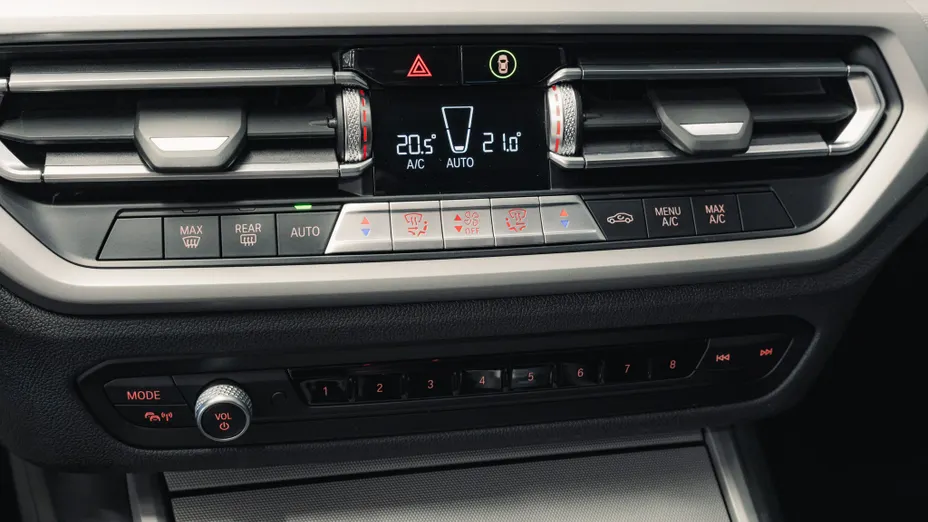 BMW Seria 3 330i Advantage aut
