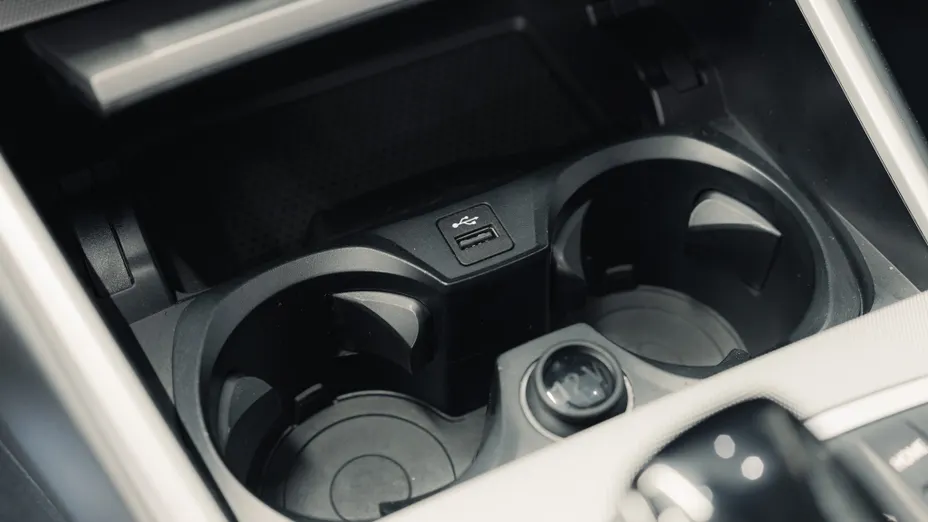 BMW Seria 3 330i Advantage aut