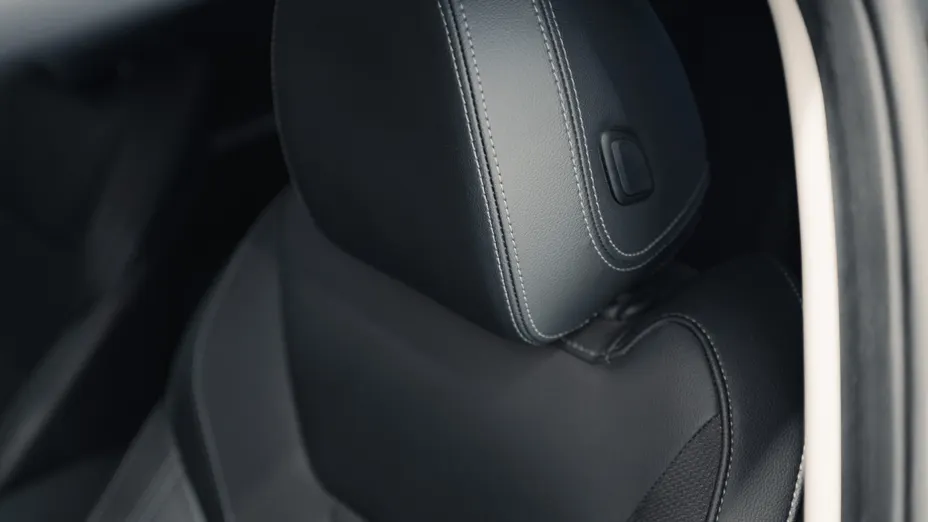 BMW Seria 3 330i Advantage aut