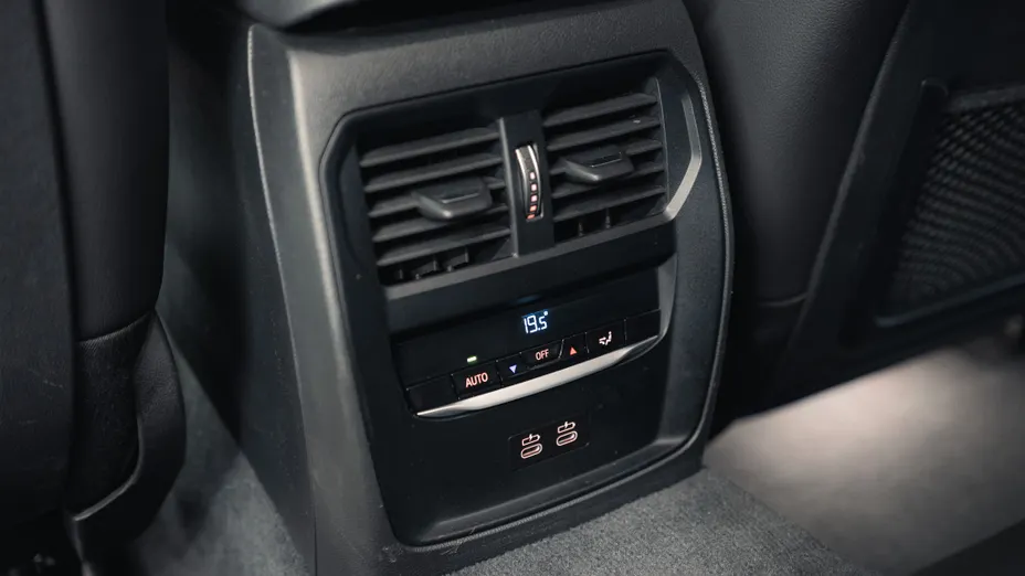 BMW Seria 3 330i Advantage aut