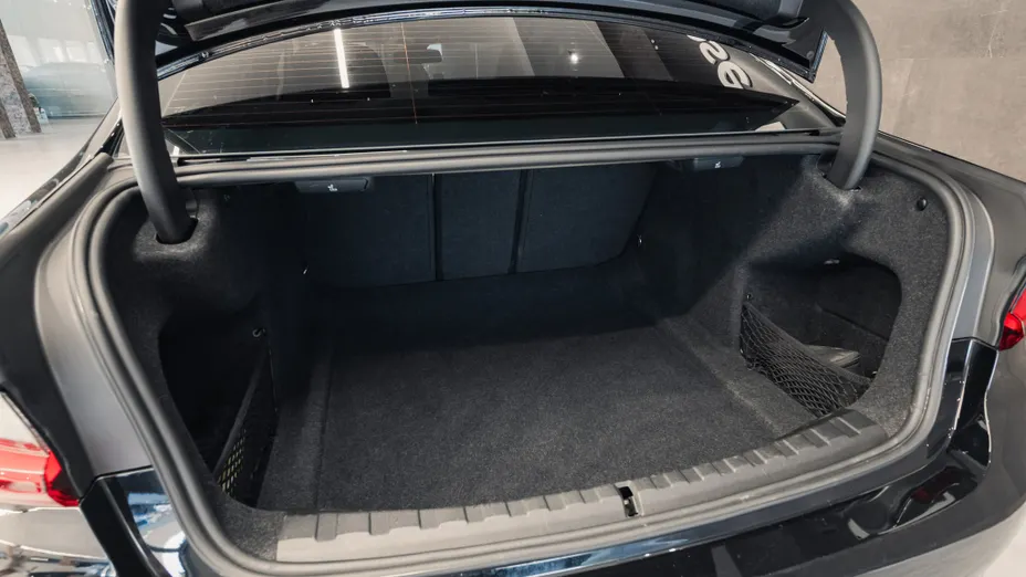 BMW Seria 3 330i Advantage aut