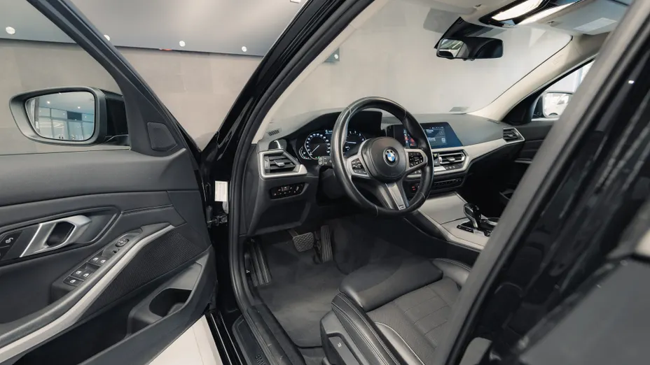 BMW Seria 3 330i Advantage aut