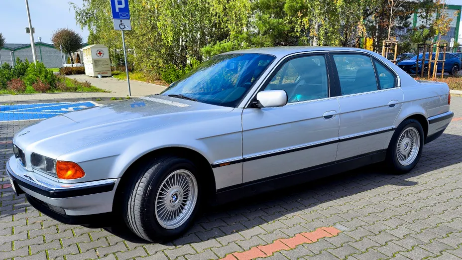 BMW Seria 7 740i V8