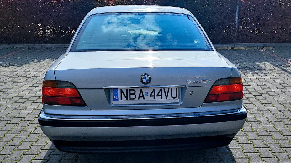 BMW Seria 7 740i V8