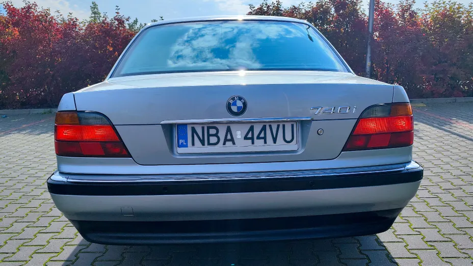 BMW Seria 7 740i V8
