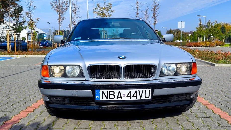 BMW Seria 7 740i V8