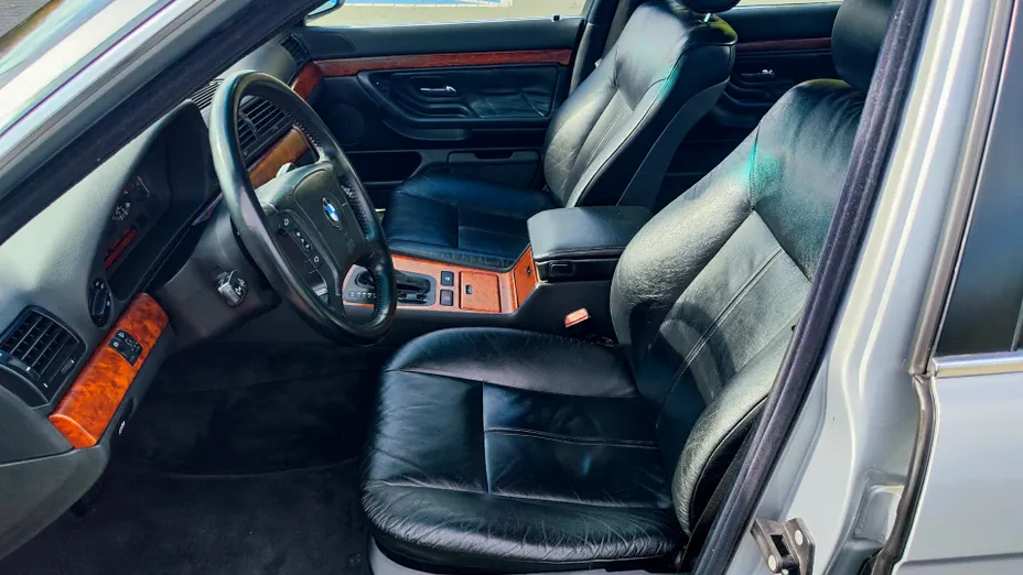 BMW Seria 7 740i V8