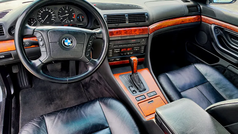 BMW Seria 7 740i V8