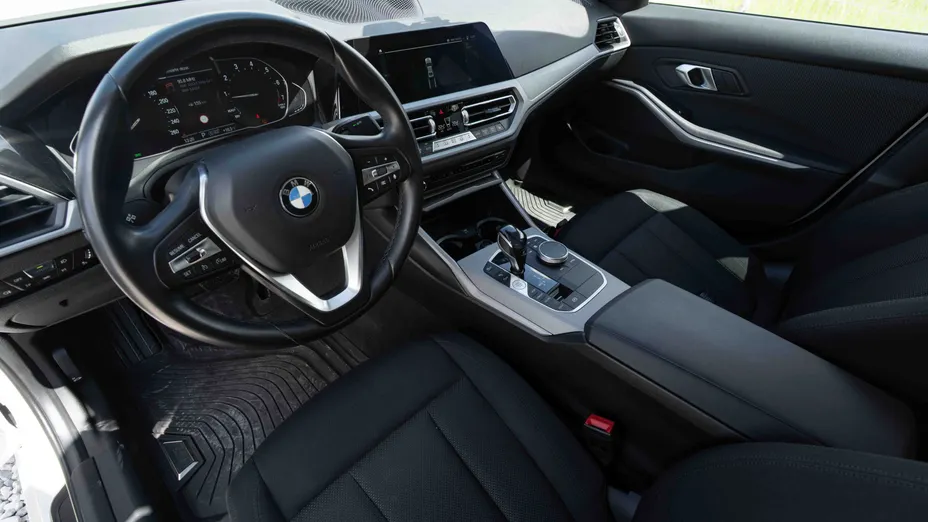 BMW Seria 3 318i Advantage aut