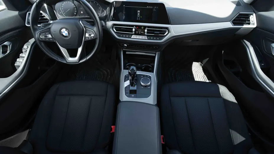 BMW Seria 3 318i Advantage aut