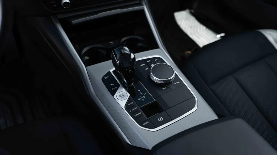 BMW Seria 3 318i Advantage aut