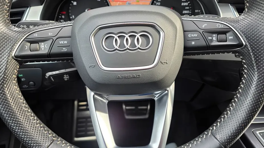 AUDI Q7 -